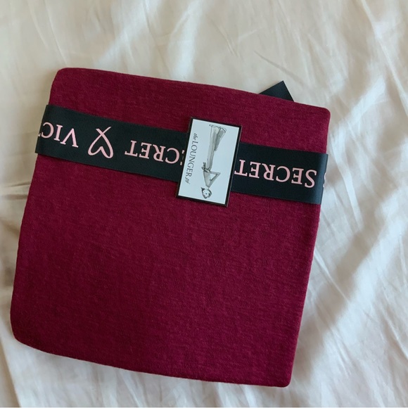 NWT Victoria’s Secret Crewneck The Lounger PJ Top in maroon - Picture 2 of 5